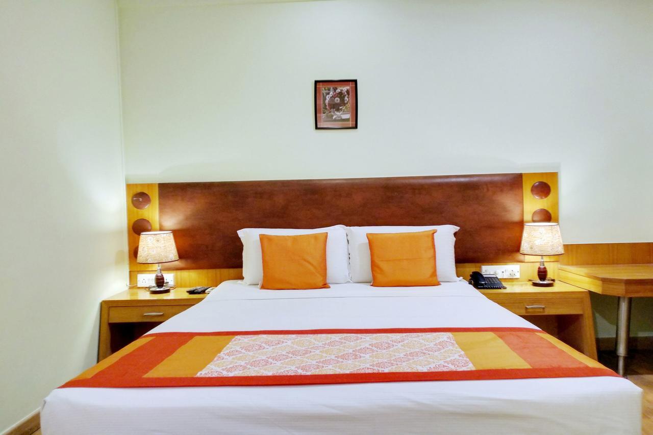 Oyo 6110 Thalassa Suites Bangalore Buitenkant foto