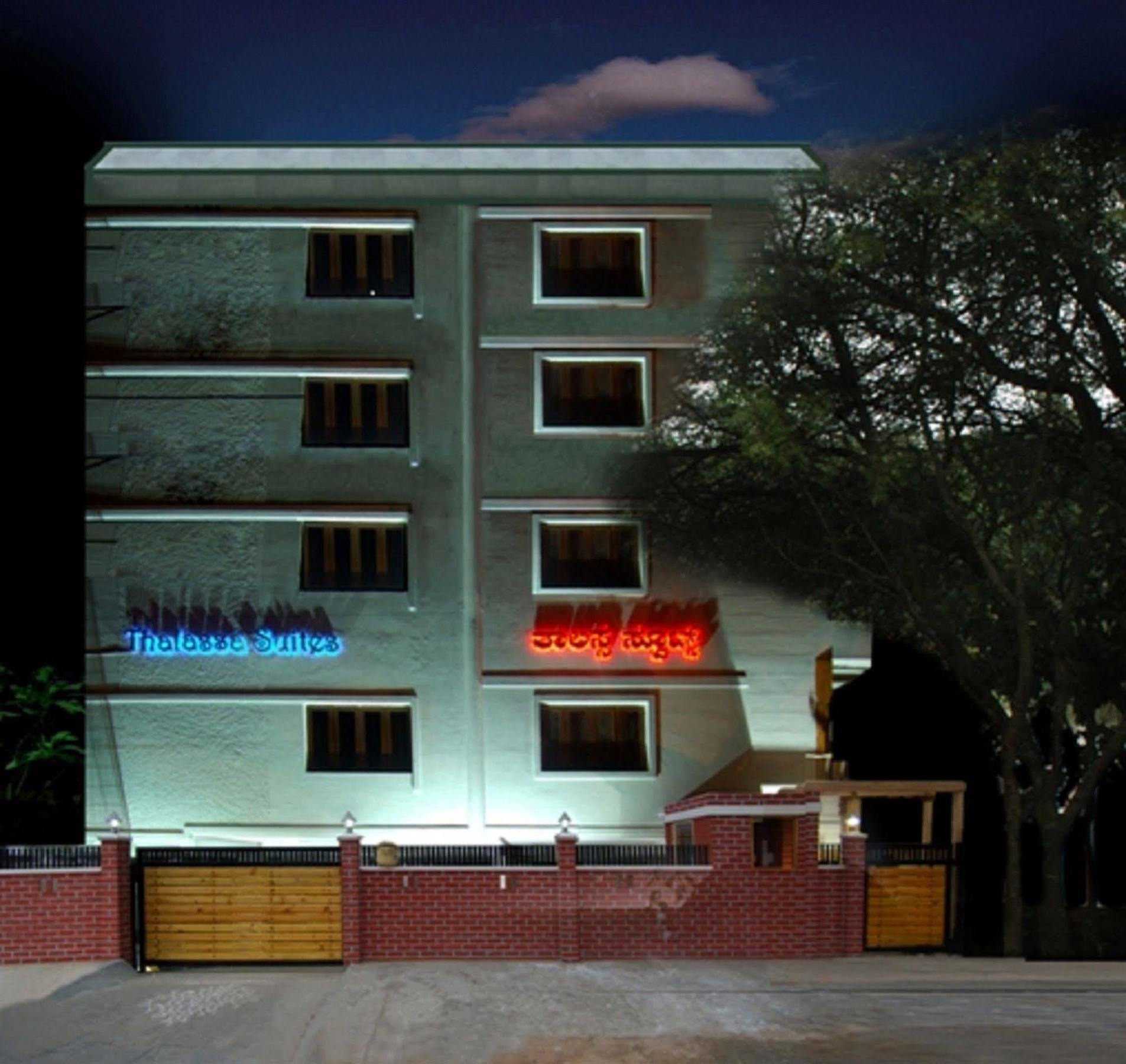 Oyo 6110 Thalassa Suites Bangalore Buitenkant foto