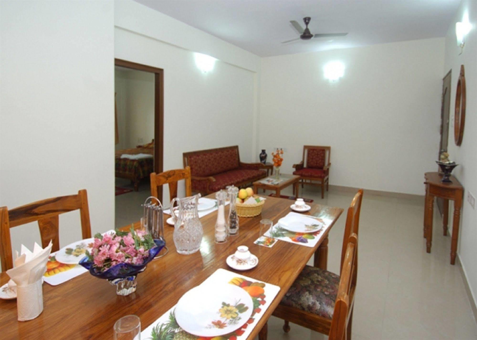 Oyo 6110 Thalassa Suites Bangalore Buitenkant foto