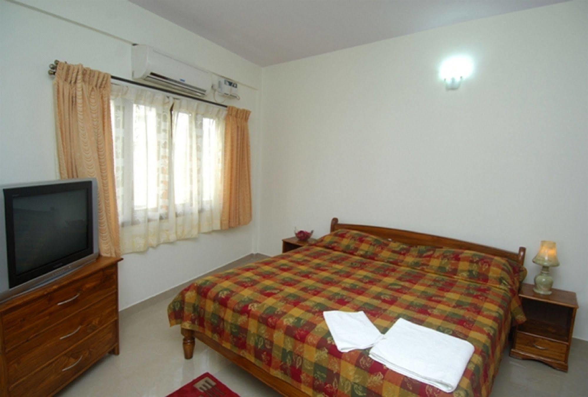 Oyo 6110 Thalassa Suites Bangalore Buitenkant foto