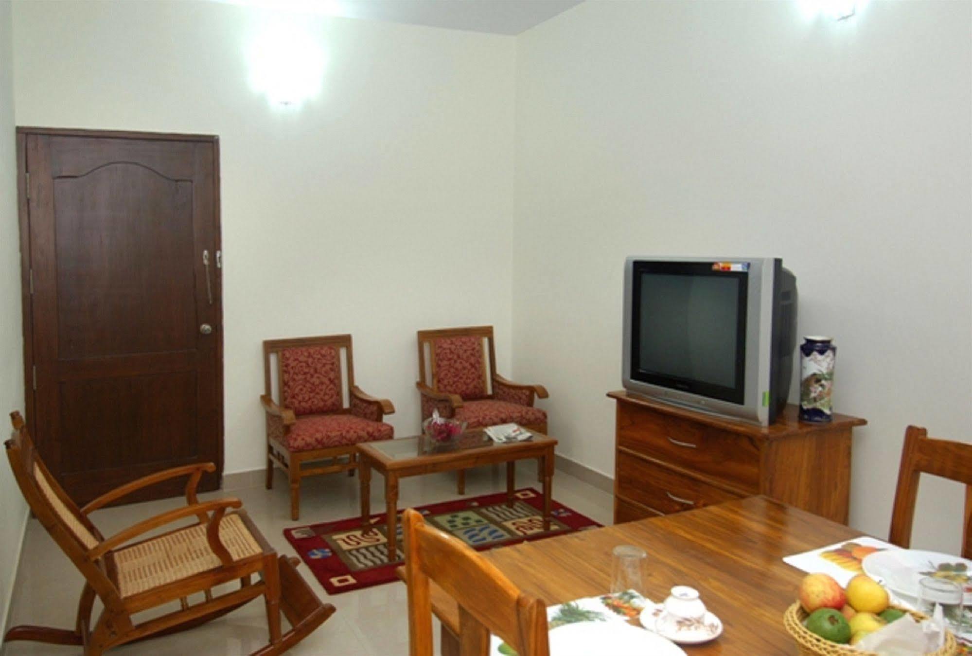 Oyo 6110 Thalassa Suites Bangalore Buitenkant foto